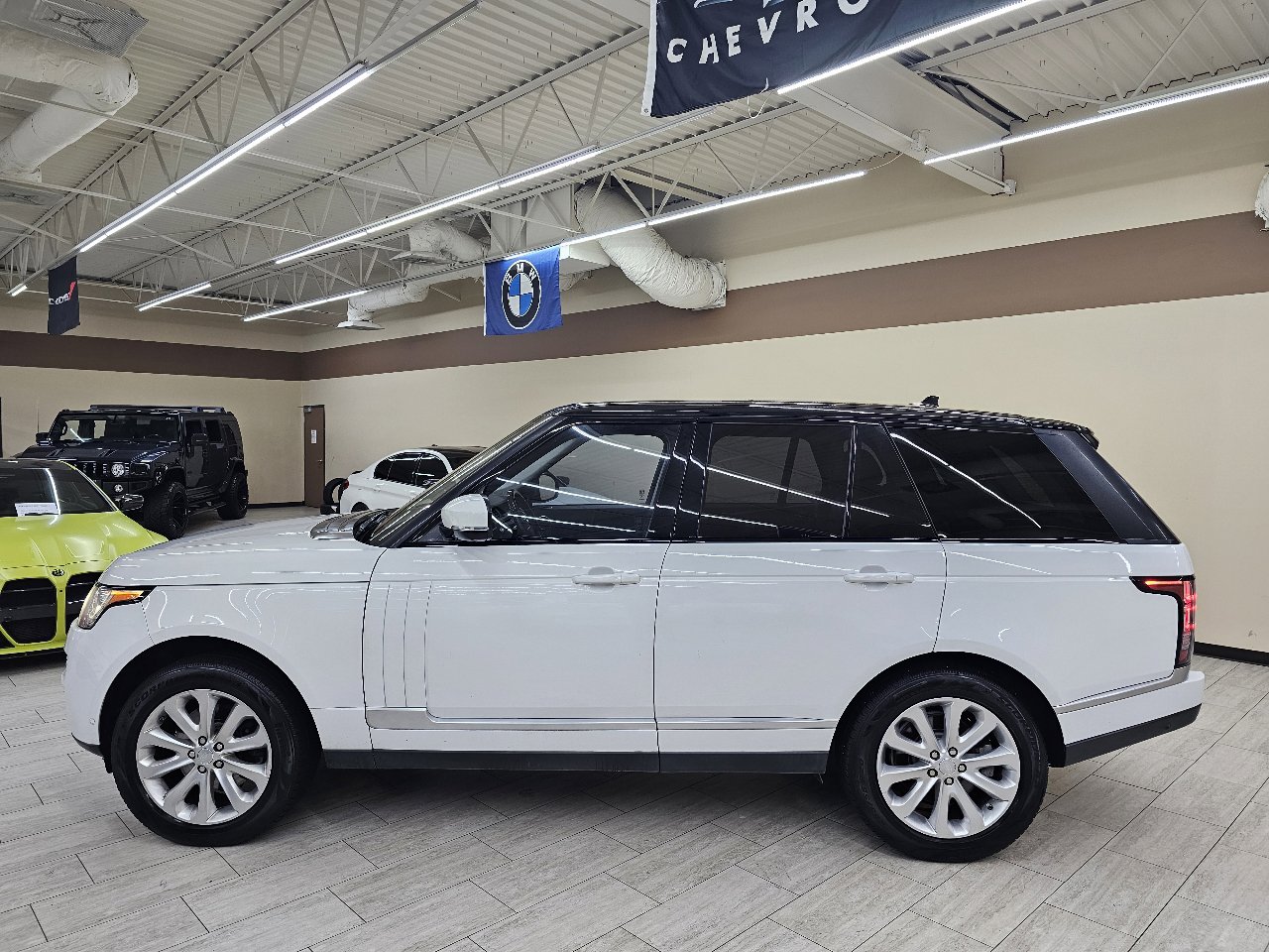 Used 2016 Land Rover Range Rover HSE image 10