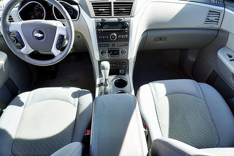 Used 2012 Chevrolet Traverse LT image 23