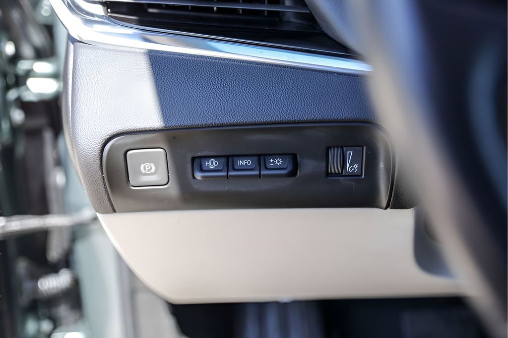 Used 2023 Buick Enclave Avenir w/ Avenir Technology Package FWD image 18