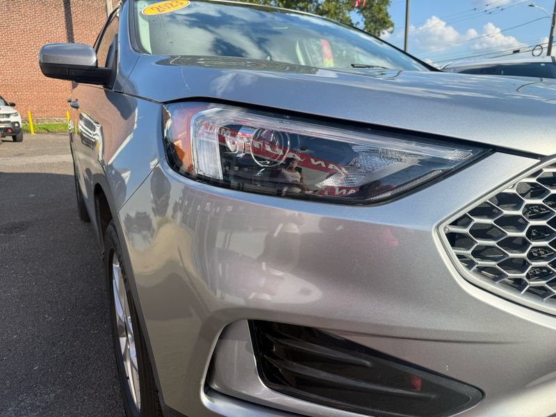 Used 2023 Ford Edge SEL AWD/4WD image 11