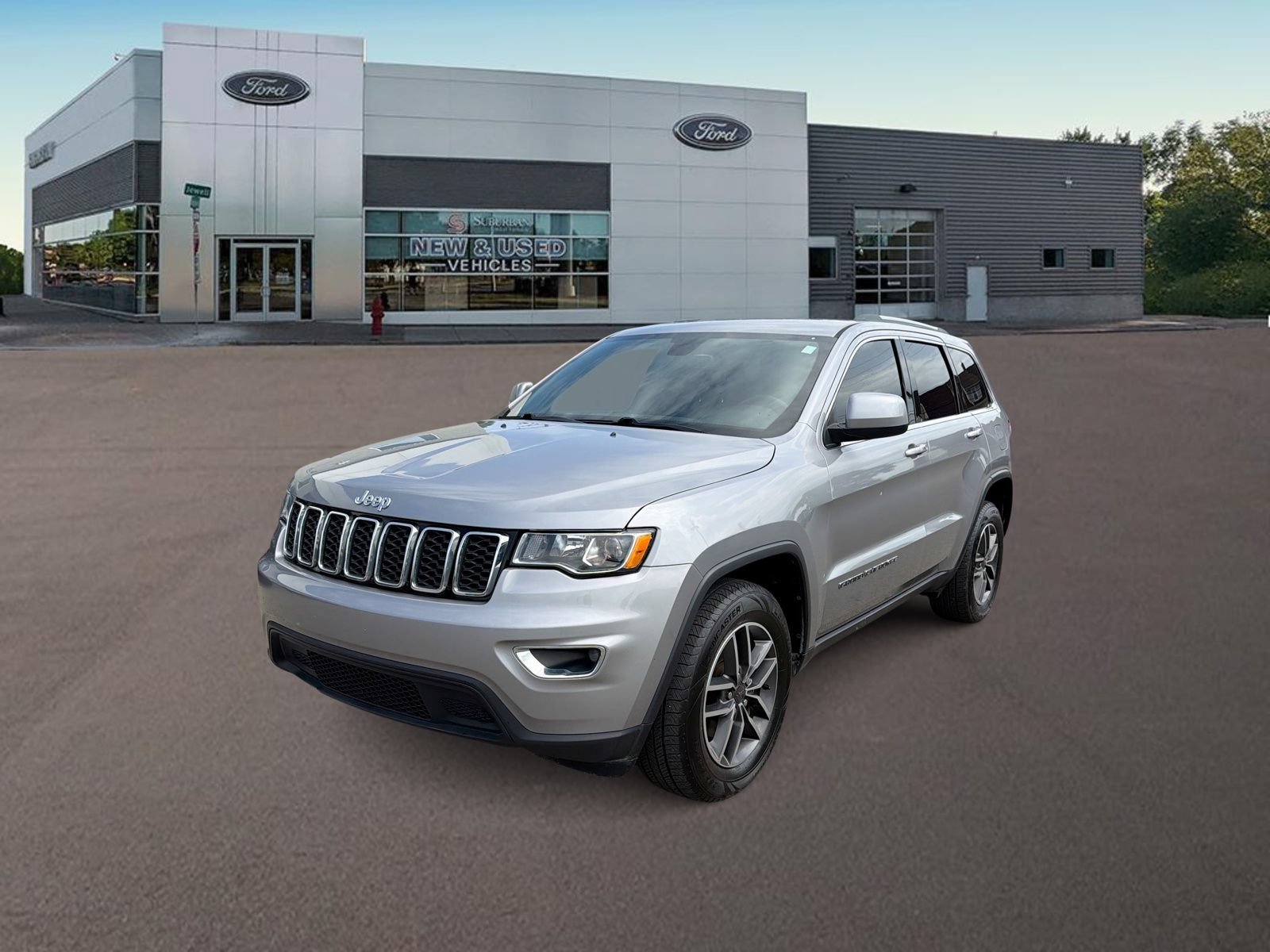 Used 2019 Jeep Grand Cherokee Laredo w/ Security & Convenience Group AWD/4WD image 4