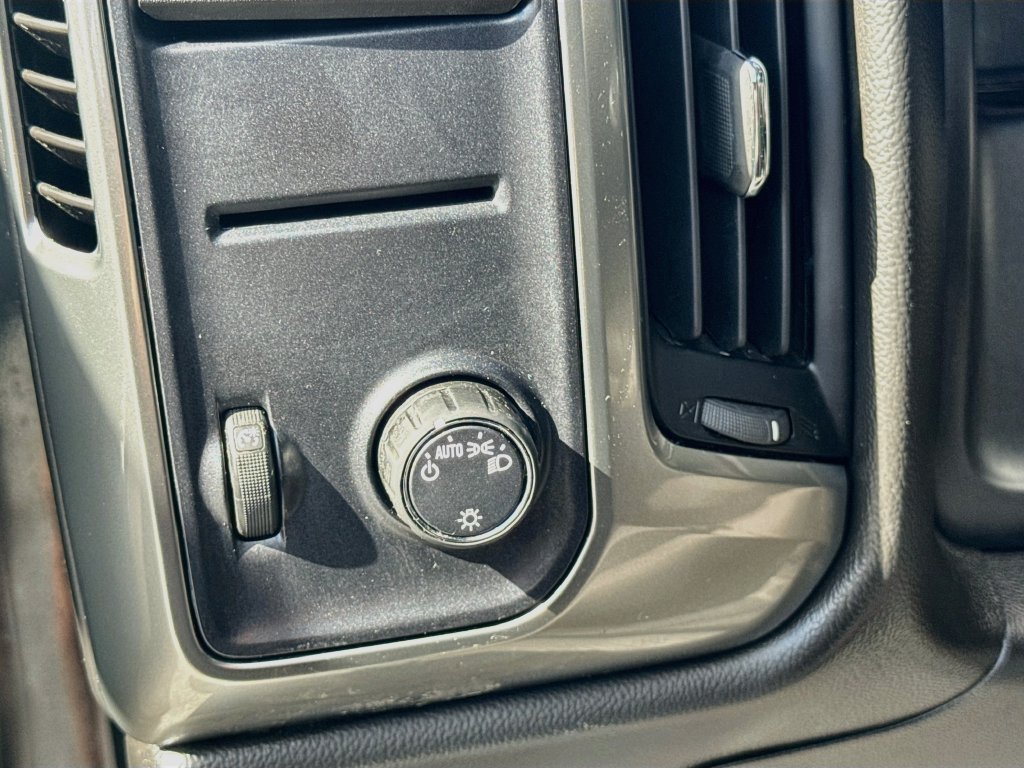 Used 2019 Chevrolet Silverado 1500 LT RWD image 10