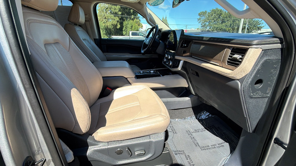 Used 2024 Ford Expedition Limited AWD/4WD image 28