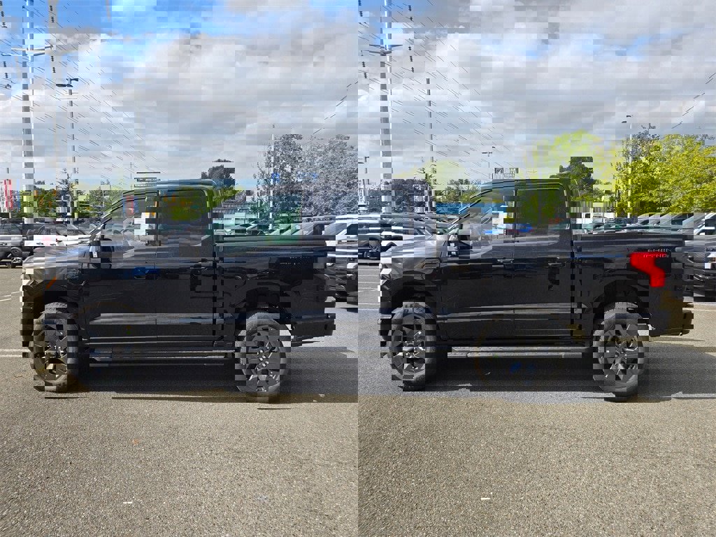 New 2025 Ford F150 Lightning Lariat image 8