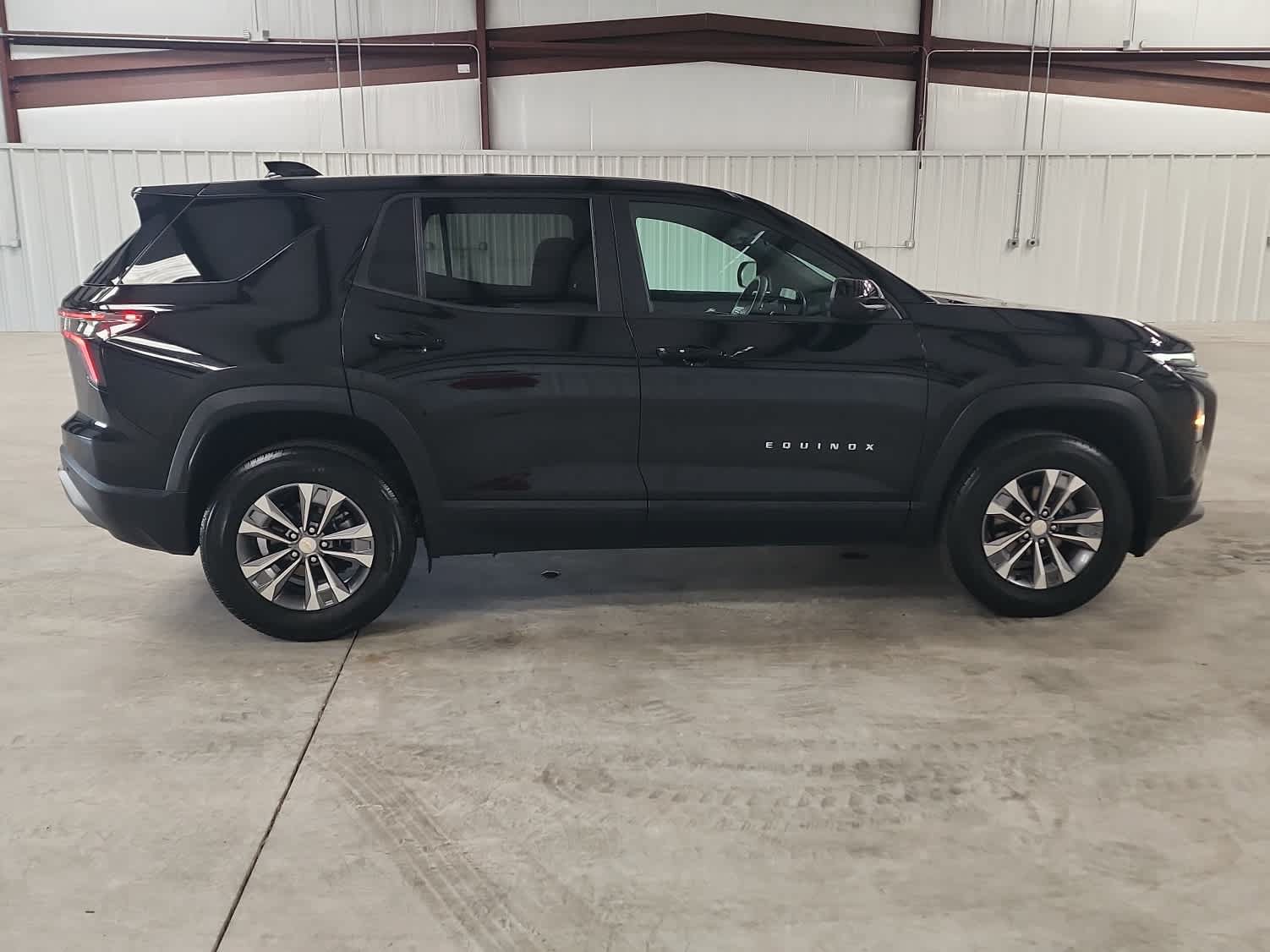 Used 2025 Chevrolet Equinox LT FWD image 6