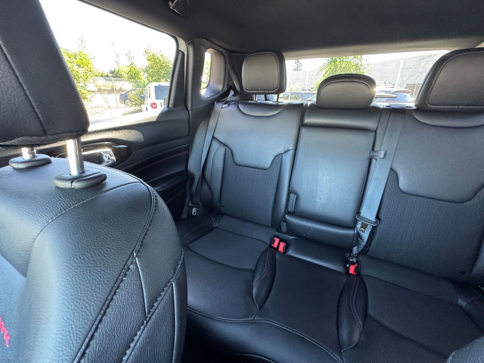 Used 2025 Jeep Compass Trailhawk image 38