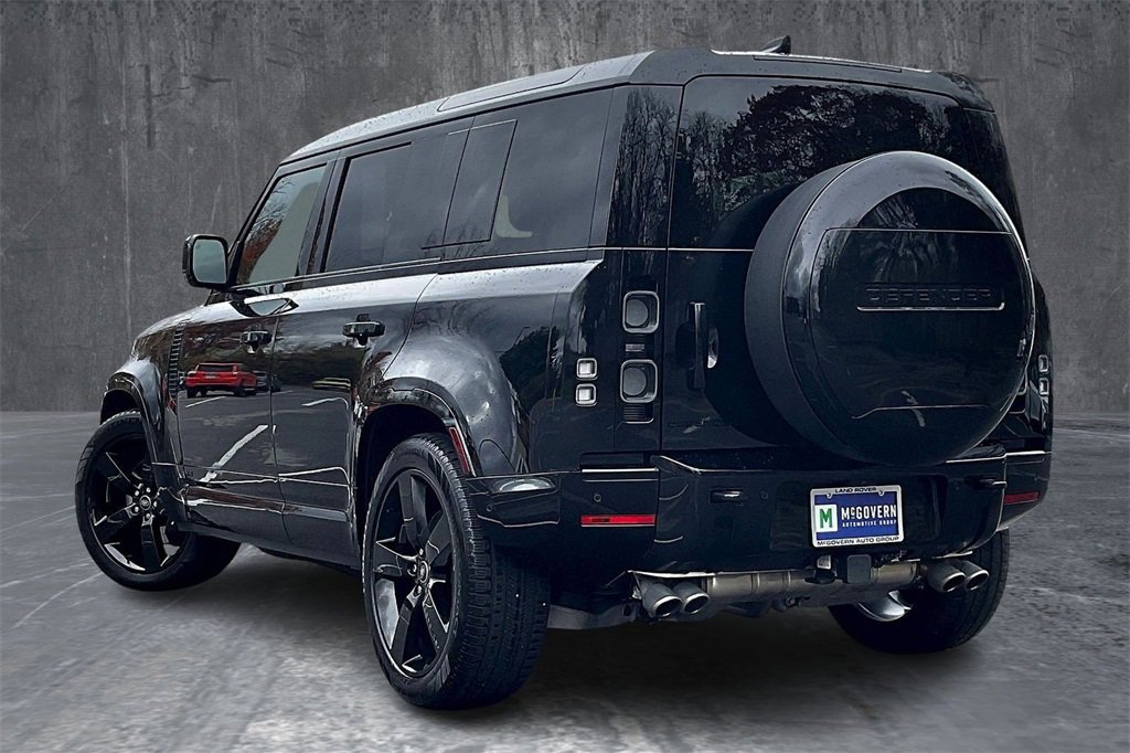 Used 2025 Land Rover Defender 110 V8 image 4