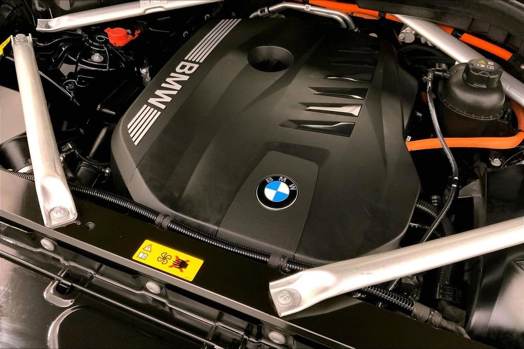 Certified 2026 BMW X5 xDrive50e w/ M Sport Package image 31