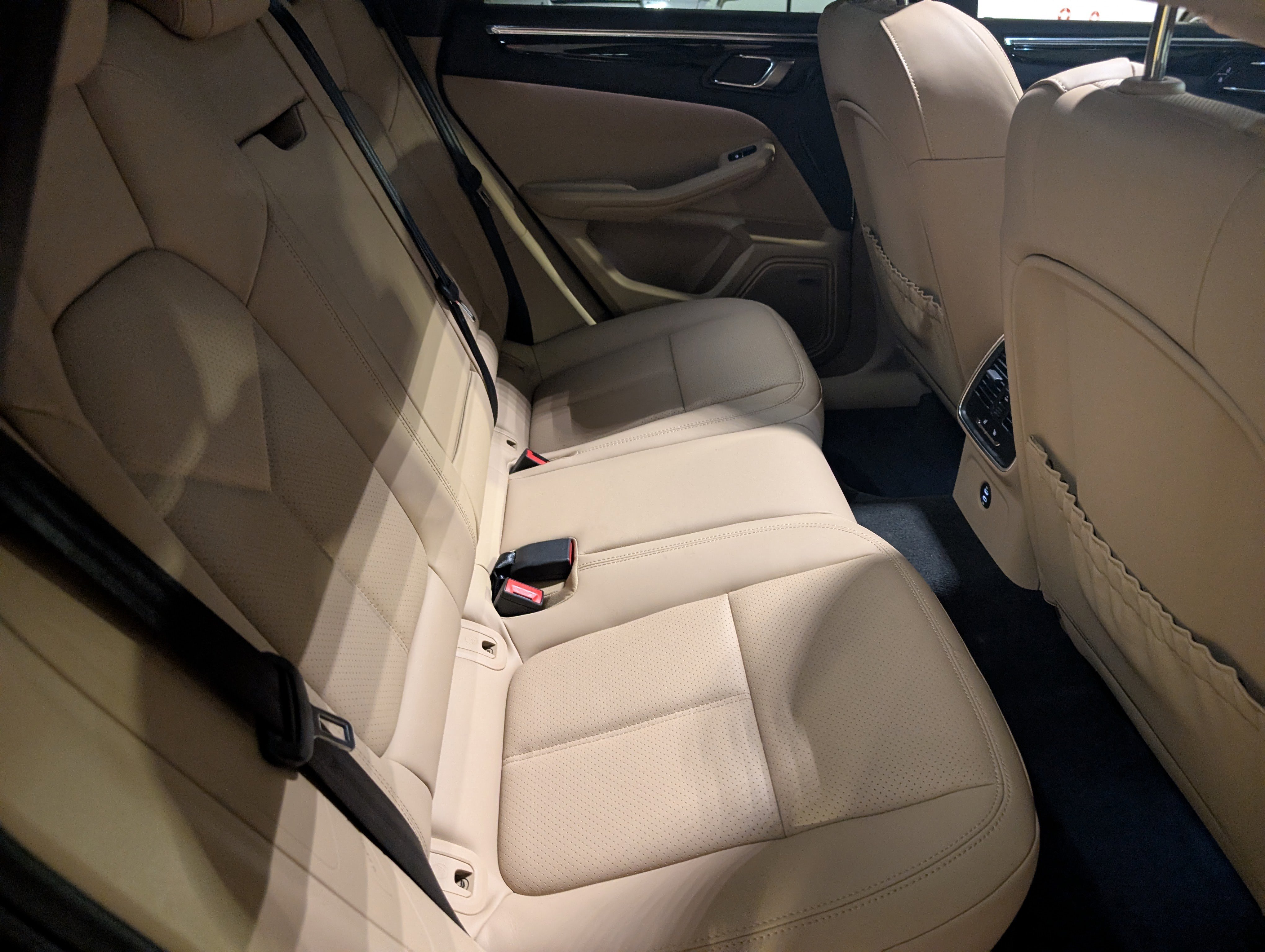 Certified 2025 Porsche Macan image 22