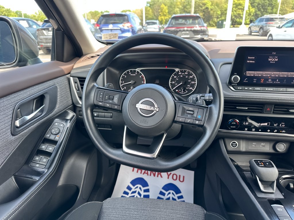 Used 2023 Nissan Rogue SV AWD/4WD image 16