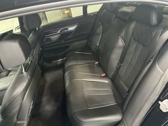 Used 2022 BMW 750i xDrive w/ Executive Package AWD/4WD image 24