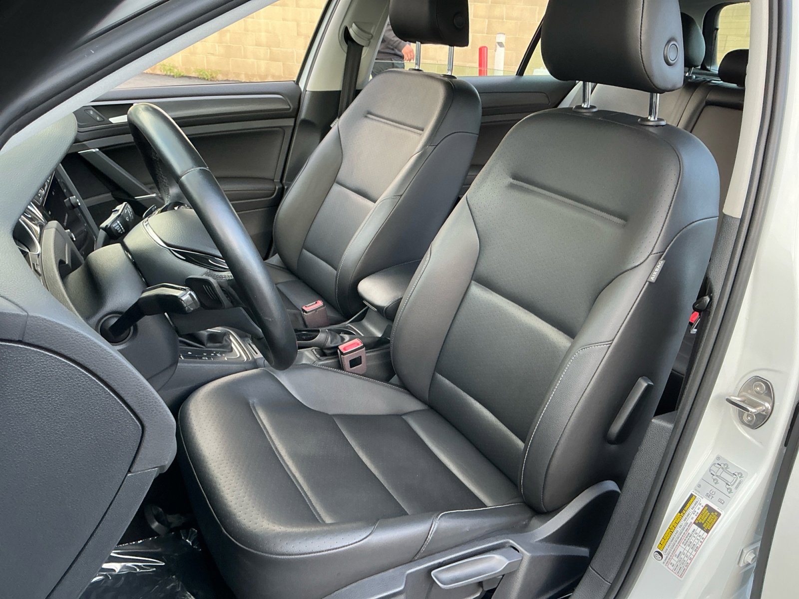 Used 2019 Volkswagen Golf SE w/ Driver Assistance Package image 18