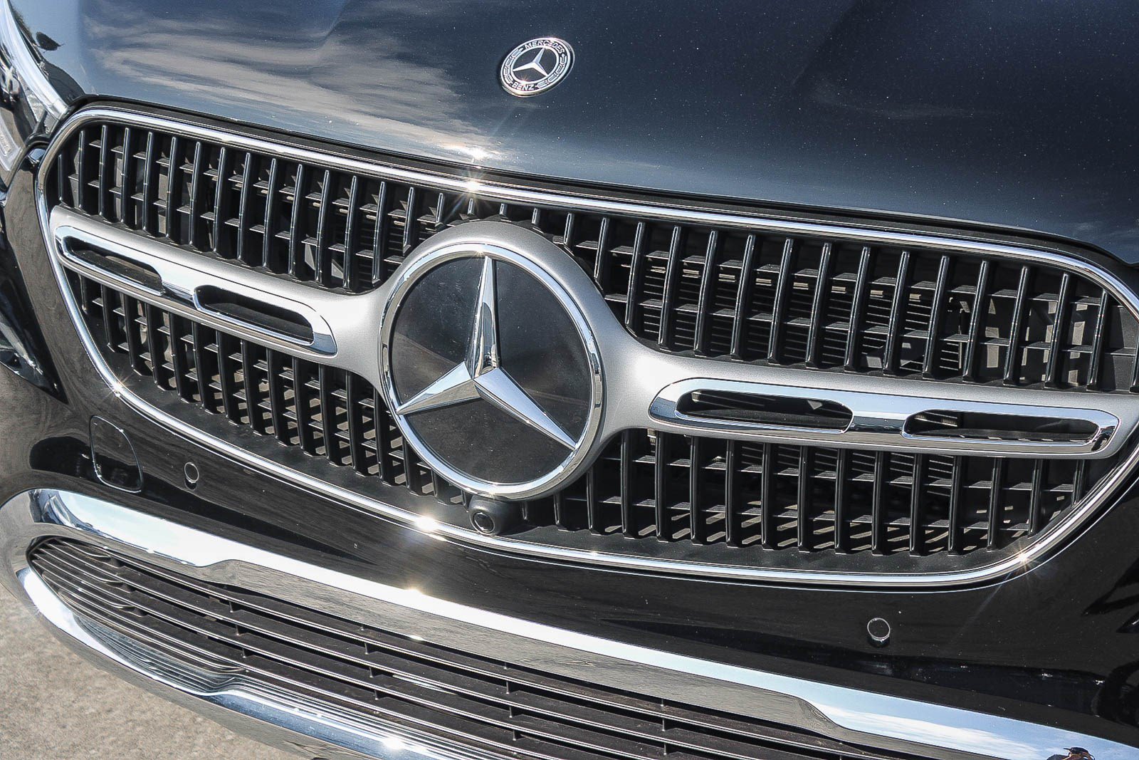 Used 2025 Mercedes-Benz GLC 350e 4MATIC image 6