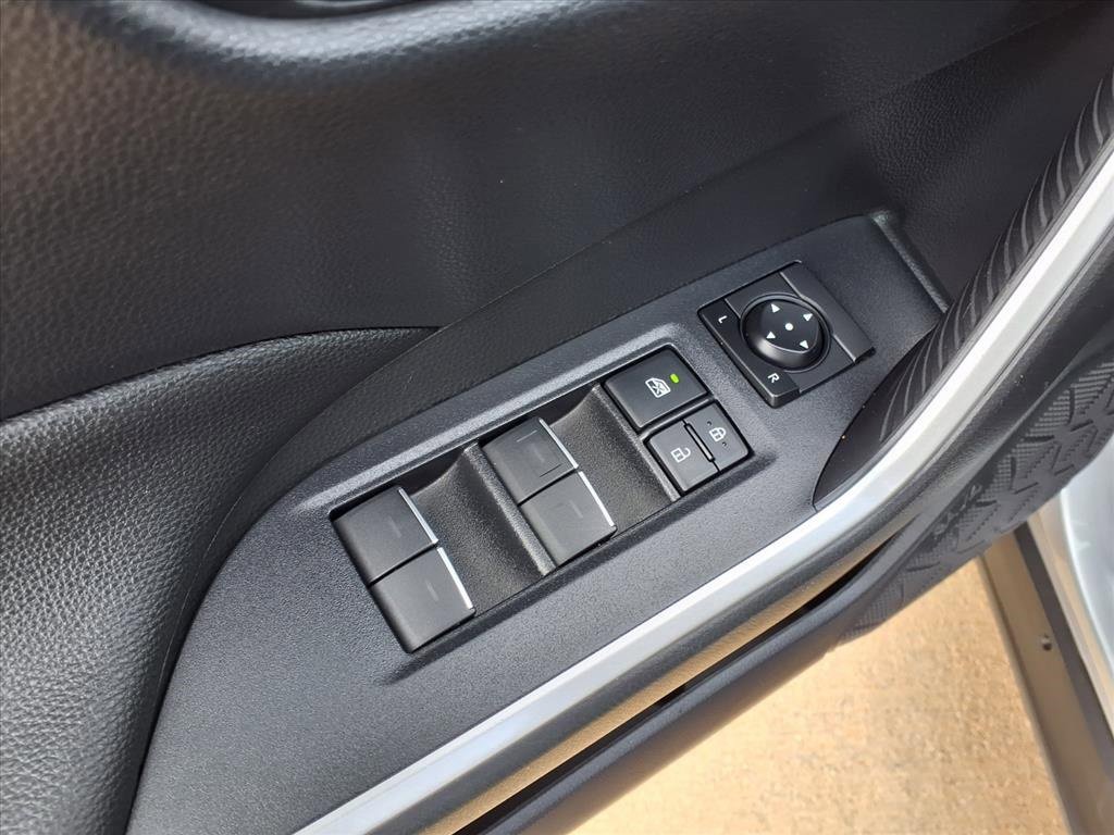 Used 2022 Toyota RAV4 SE w/ Convenience Package image 23