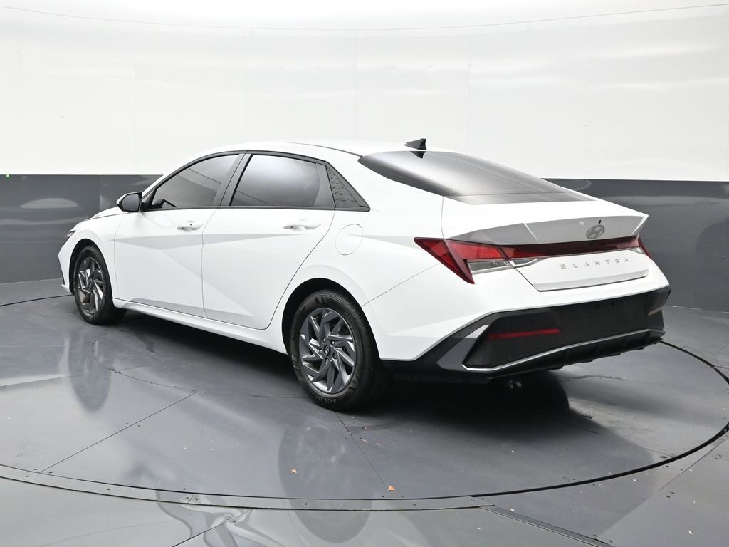 Used 2024 Hyundai Elantra SEL FWD image 3