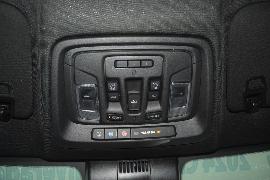 Used 2024 Chevrolet Silverado 1500 High Country w/ Technology Package AWD/4WD image 55