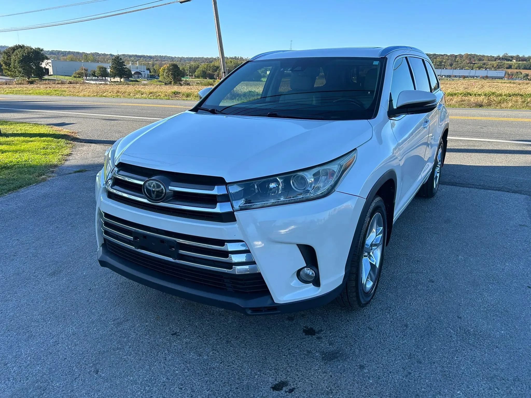 Used 2017 Toyota Highlander Limited AWD/4WD image 5