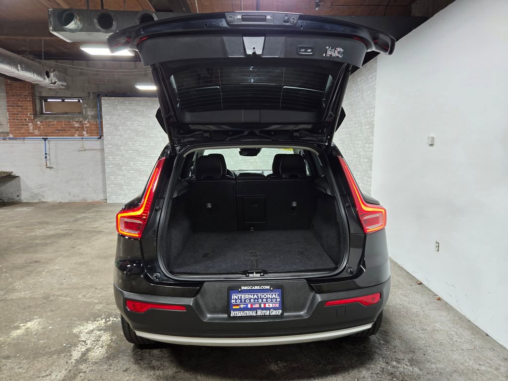 Used 2022 Volvo XC40 T5 Momentum AWD/4WD image 38