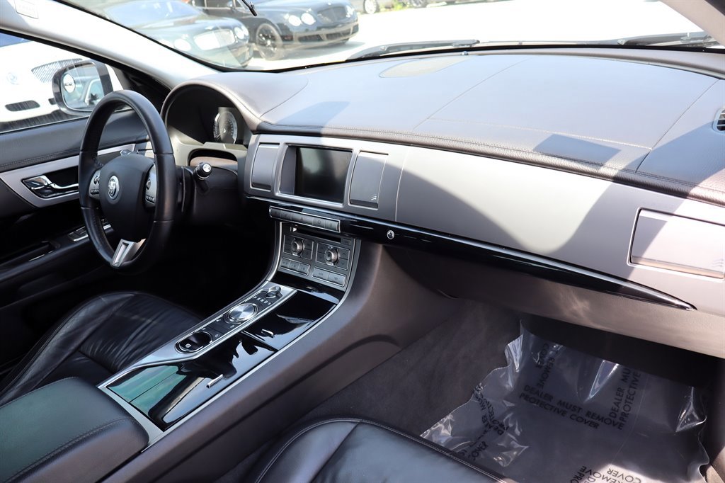 Used 2011 Jaguar XF RWD image 19