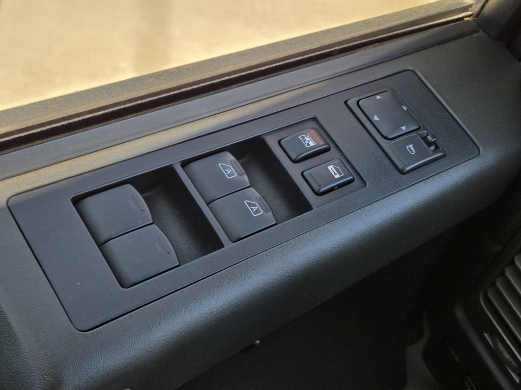 Used 2004 Nissan Titan SE RWD image 29