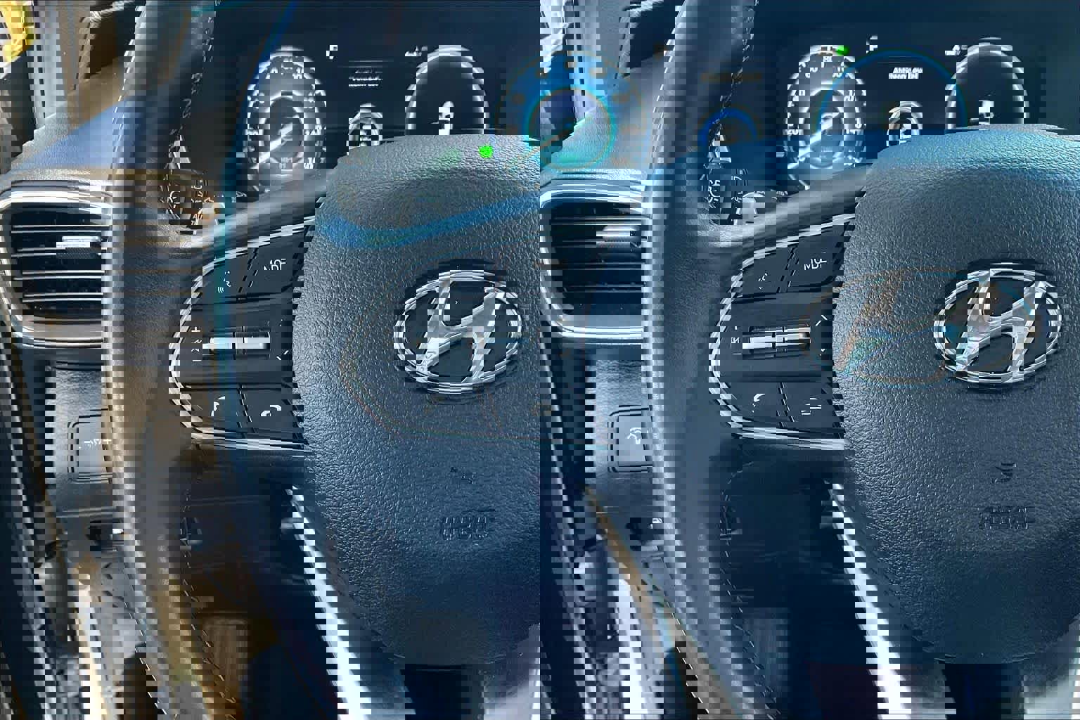 Certified 2022 Hyundai Santa Fe SEL Convenience w/ Cargo Package image 21