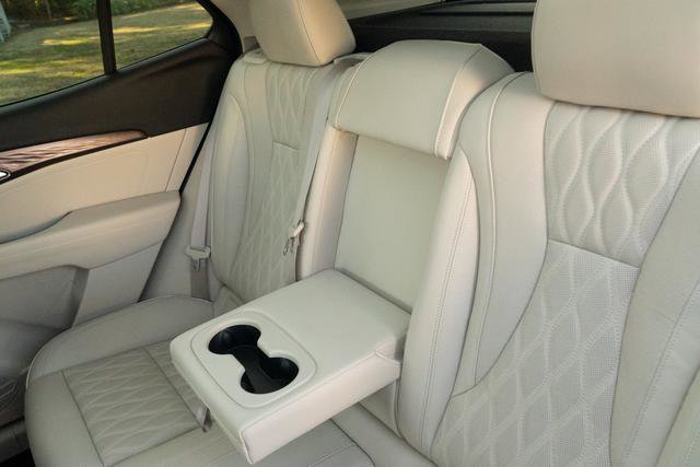 Used 2021 Buick Envision Avenir w/ Technology Package II image 26