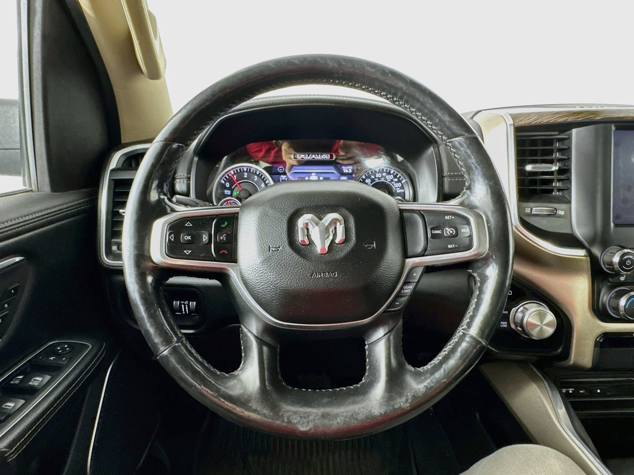 Used 2019 RAM 1500 Laramie AWD/4WD image 11