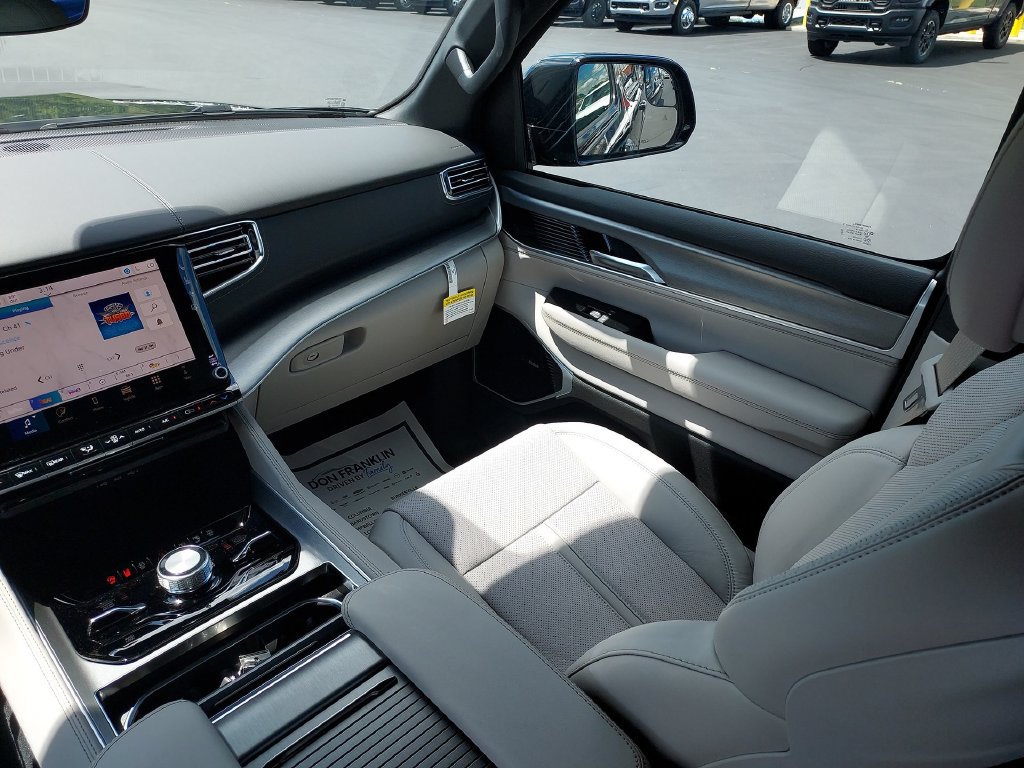 New 2026 Jeep Grand Wagoneer Limited AWD/4WD image 11