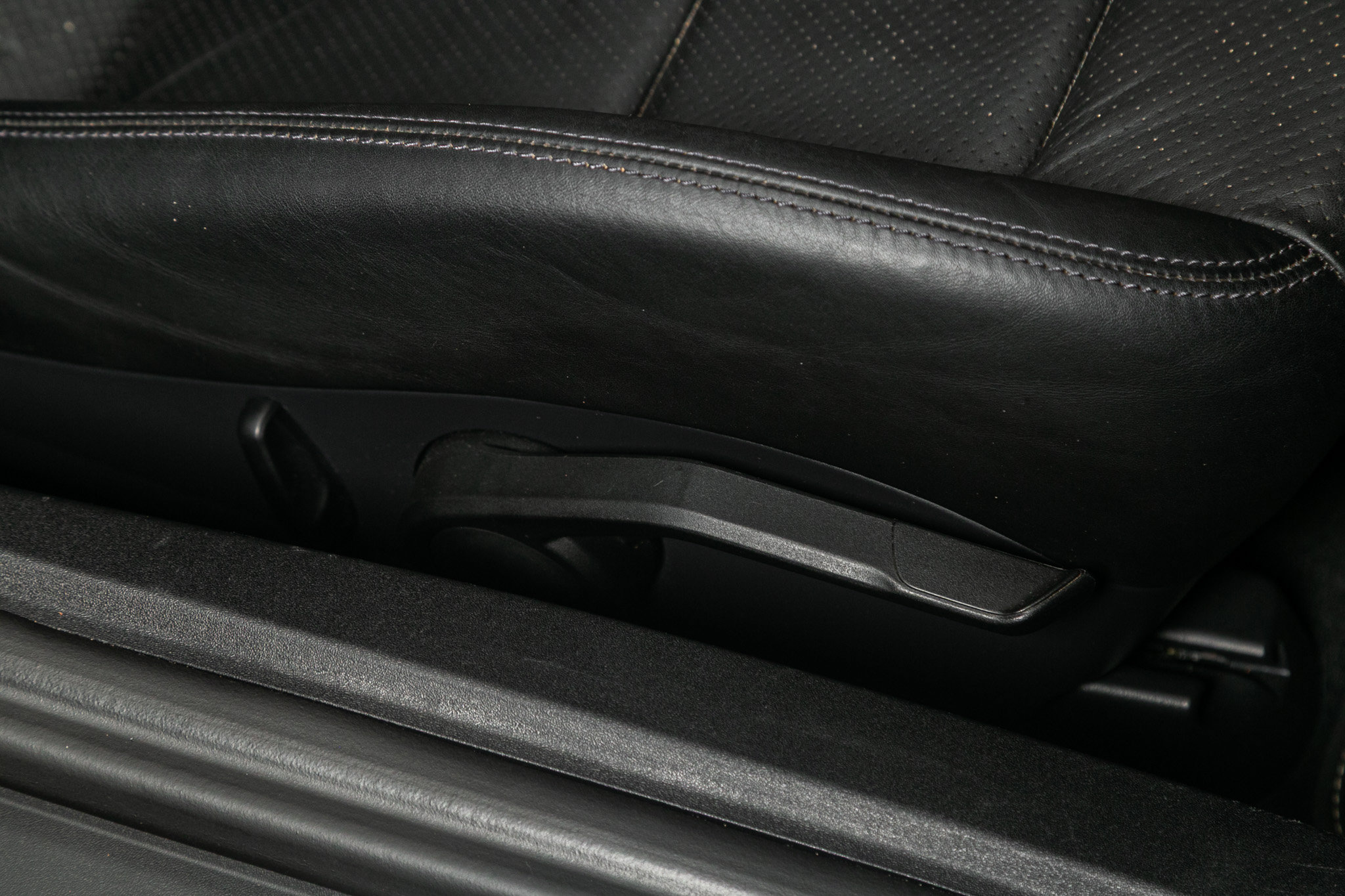 Used 2018 Porsche 718 Boxster Roadster w/ Sport Chrono Package image 21