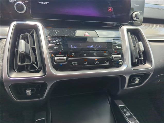 Used 2024 Kia Sorento EX AWD/4WD image 11