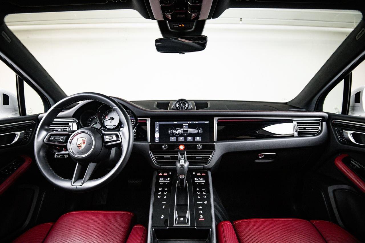 Certified 2024 Porsche Macan S AWD/4WD image 24