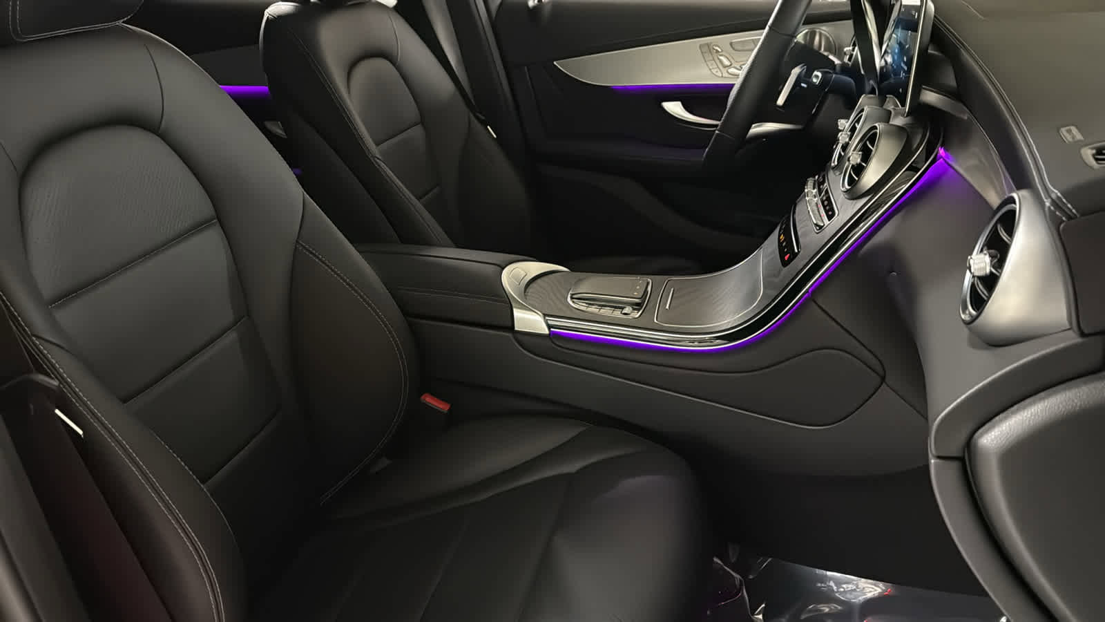 Used 2023 Mercedes-Benz GLC 300 4MATIC Coupe image 36