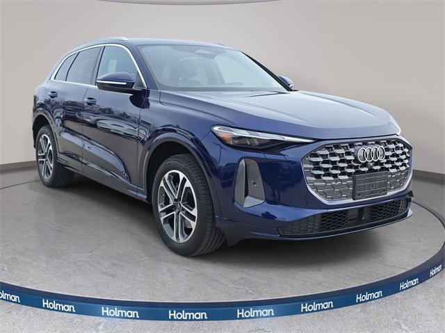 Certified 2025 Audi Q5 Premium w/ Convenience Package image 3