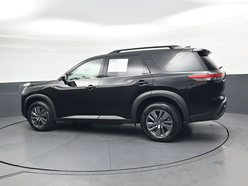 Used 2025 Nissan Pathfinder SV image 6