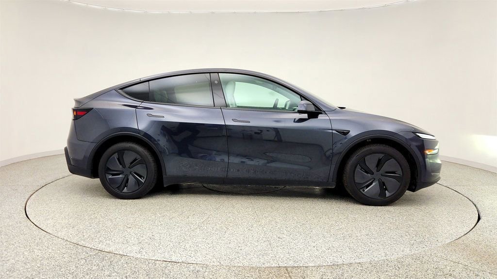 Used 2026 Tesla Model Y 2WD image 4