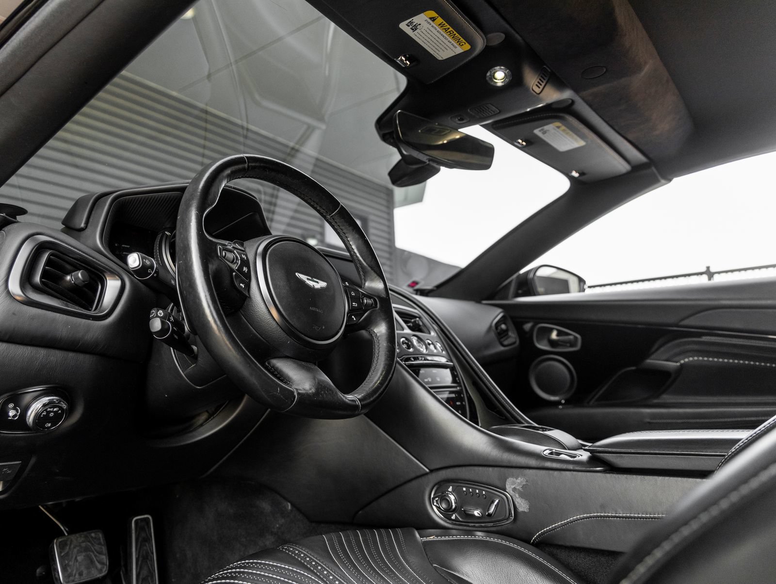 Used 2019 Aston Martin DB11 Volante RWD image 23