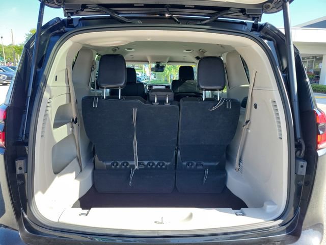 Used 2023 Chrysler Pacifica Touring-L FWD image 10