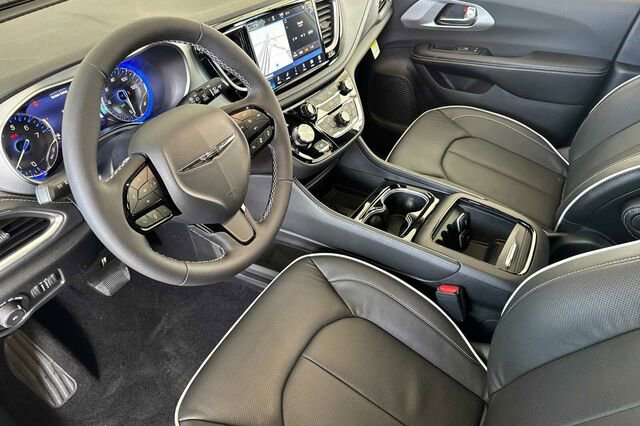 New 2026 Chrysler Pacifica Limited w/ S Appearance Package image 7