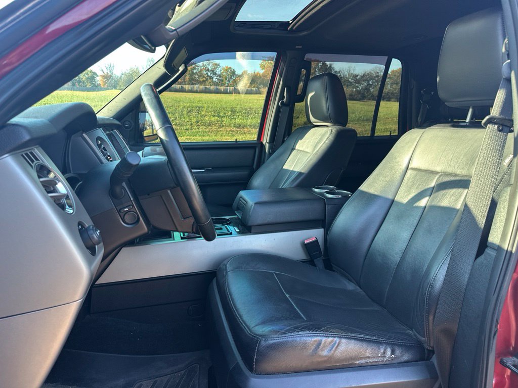 Used 2015 Ford Expedition Limited w/ Equipment Group 301A AWD/4WD image 2