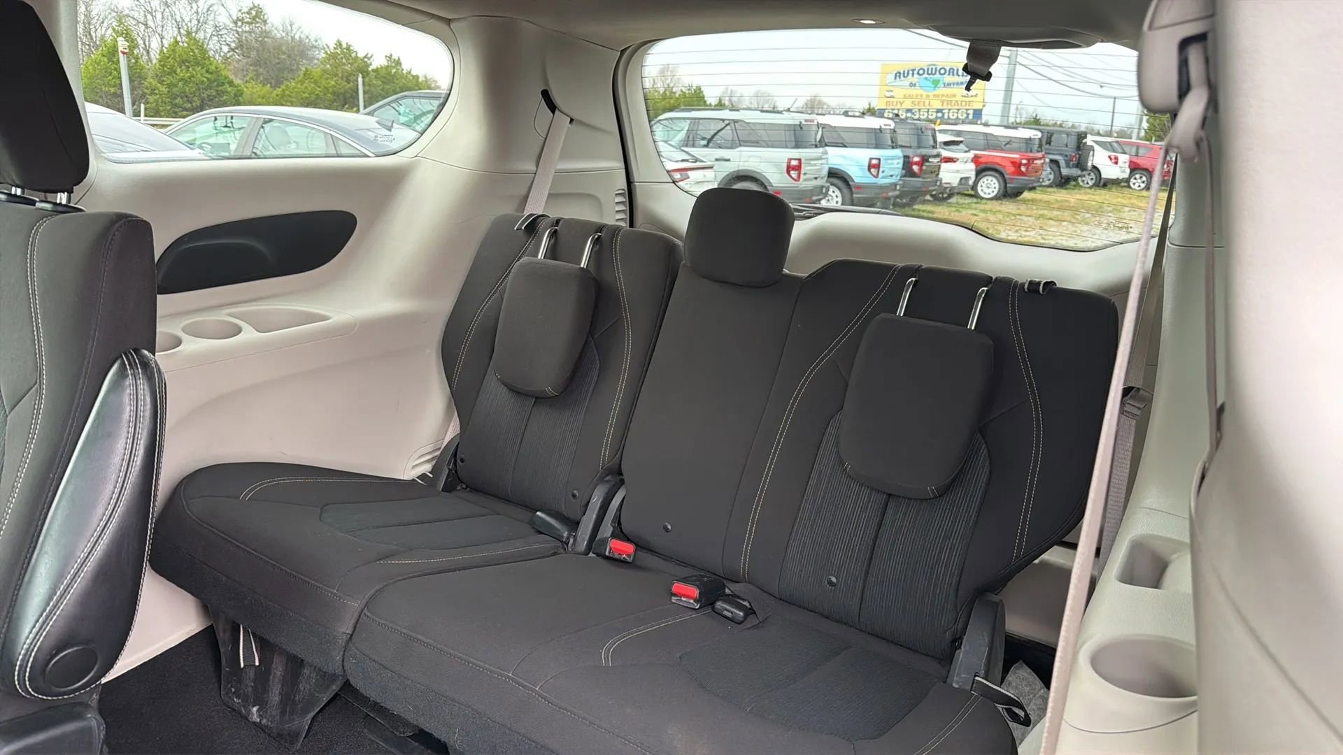 Used 2021 Chrysler Voyager LX image 13