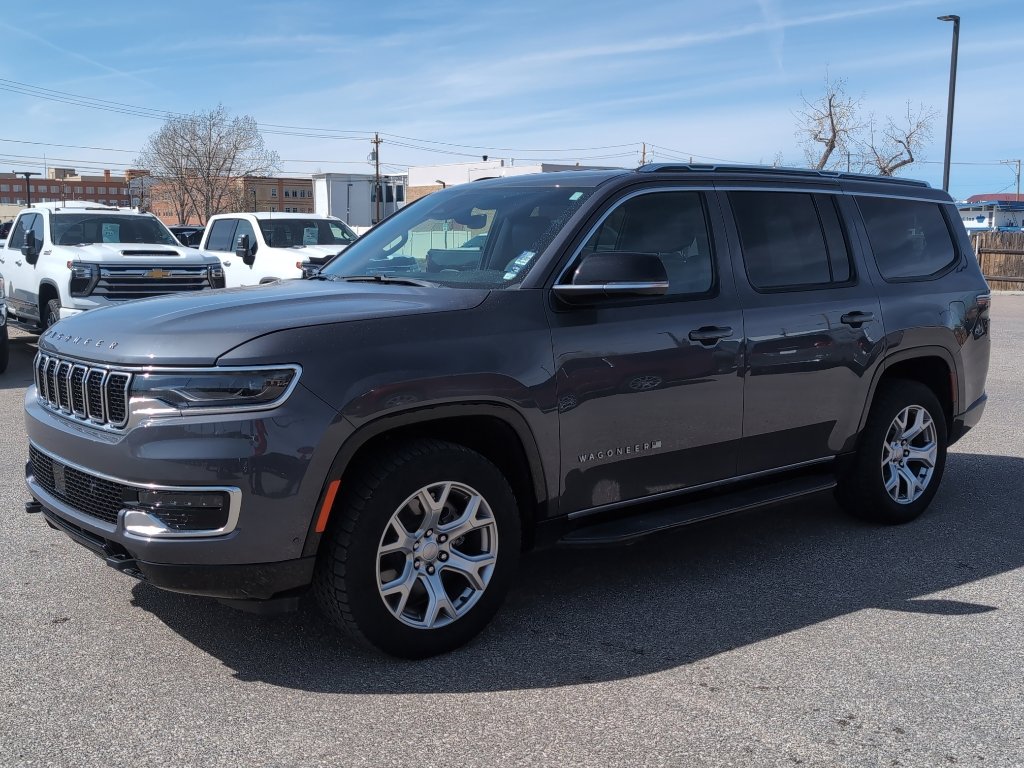 Used 2023 Jeep Wagoneer 4WD image 2