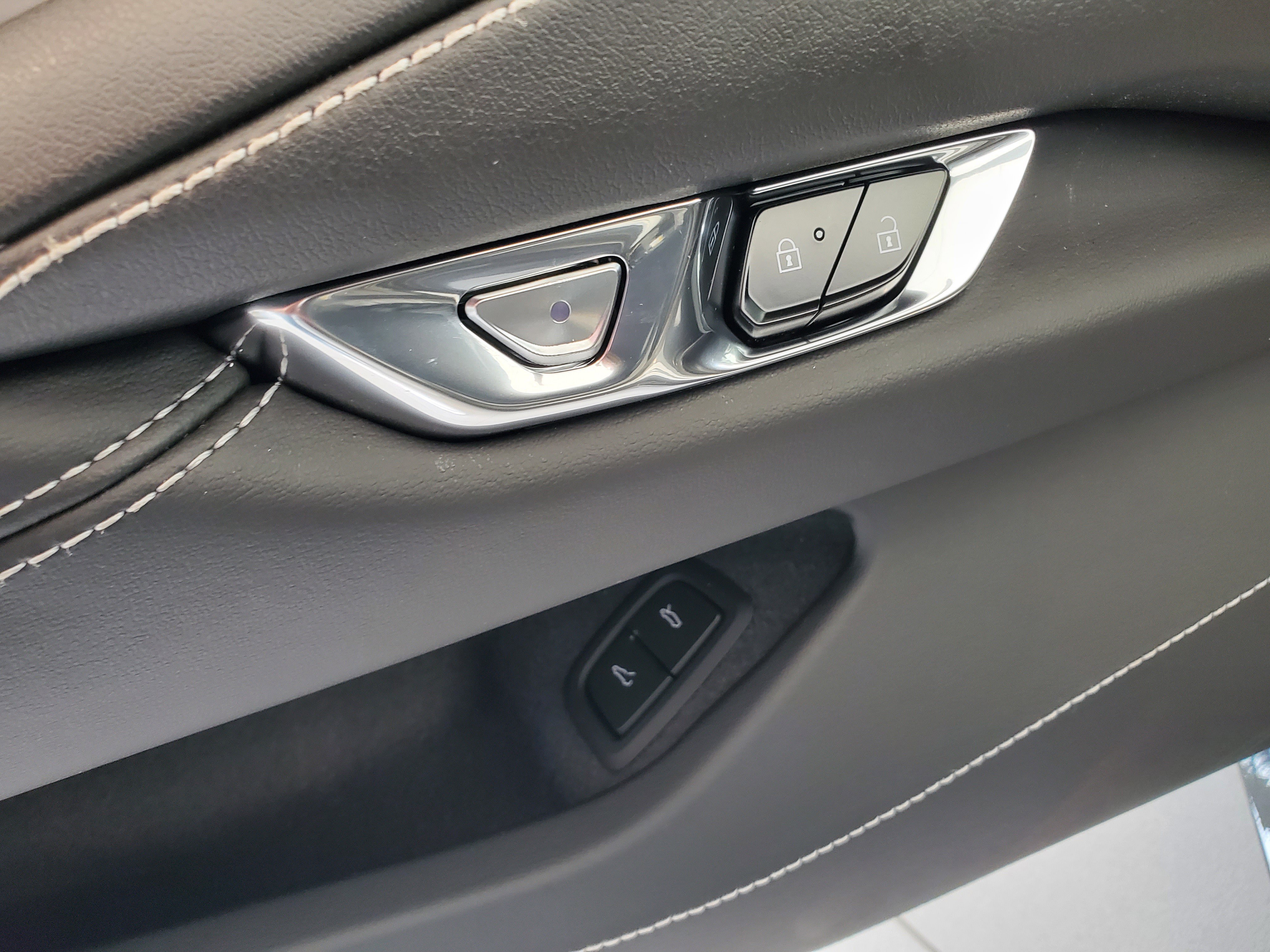 New 2026 Chevrolet Corvette Z06 w/ Battery Protection Package image 9