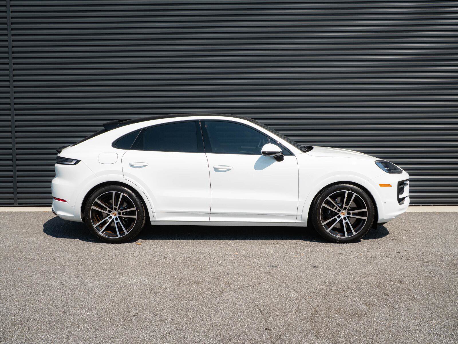 Used 2026 Porsche Cayenne GTS AWD/4WD image 28