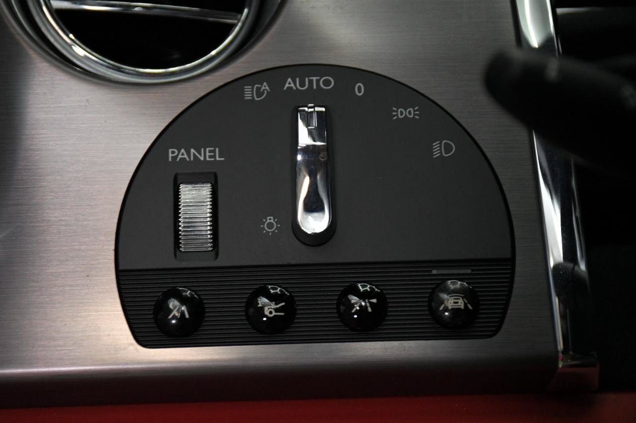Used 2017 Rolls-Royce Wraith RWD image 24