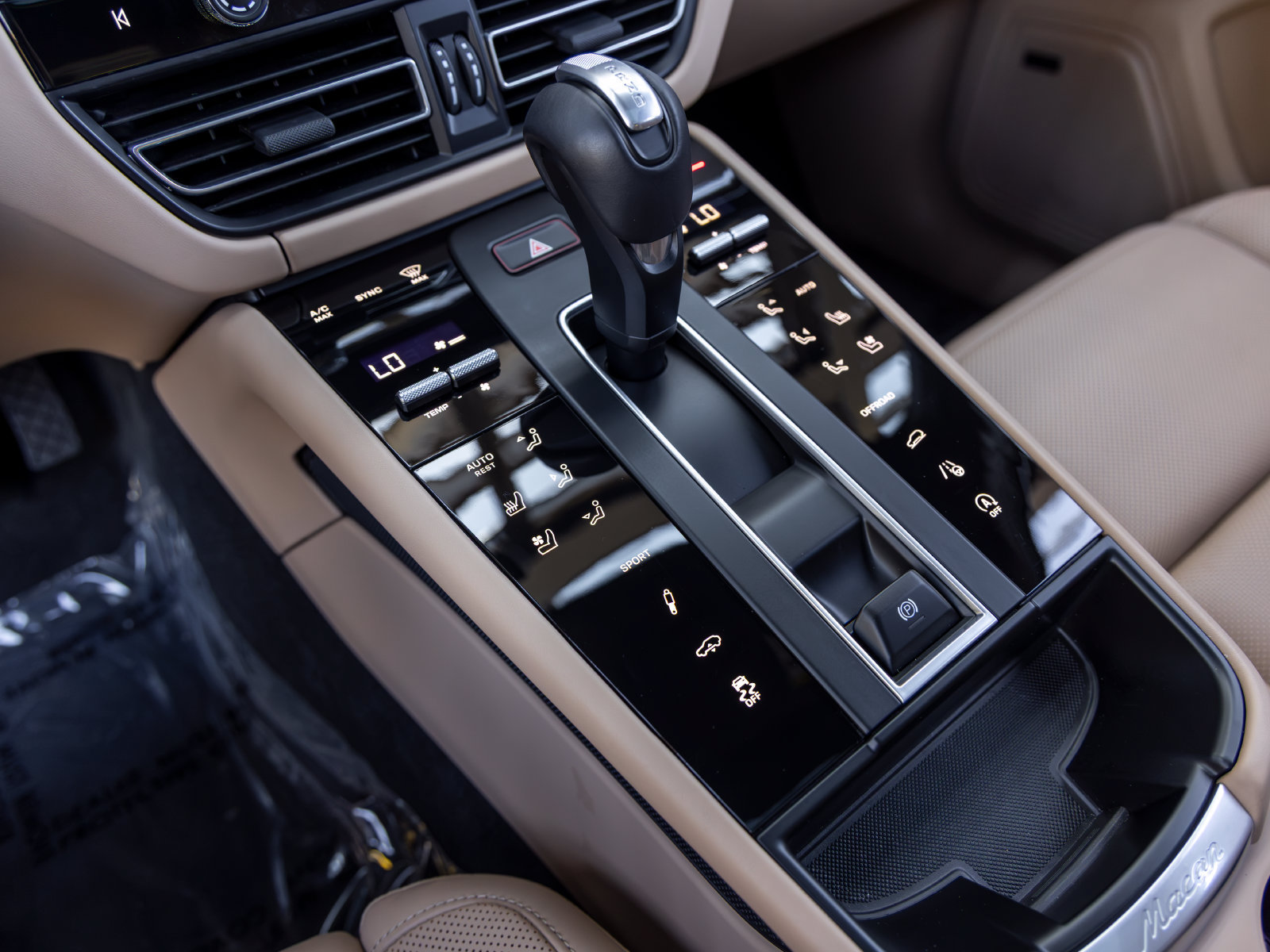Certified 2026 Porsche Macan AWD/4WD image 40