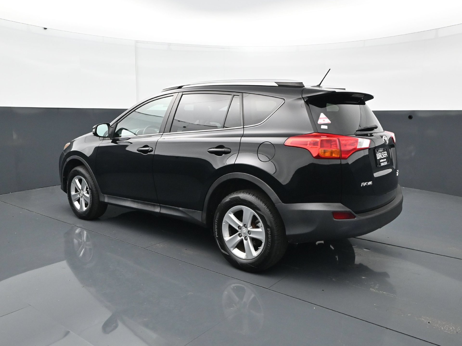 Used 2014 Toyota RAV4 XLE AWD/4WD image 4