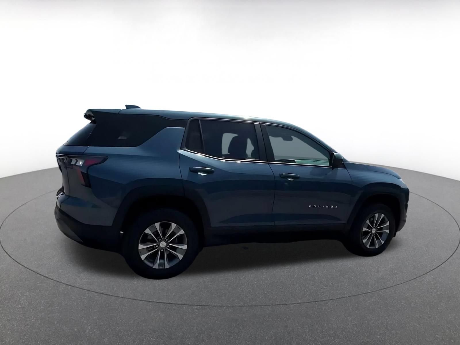 Used 2025 Chevrolet Equinox LT FWD image 13