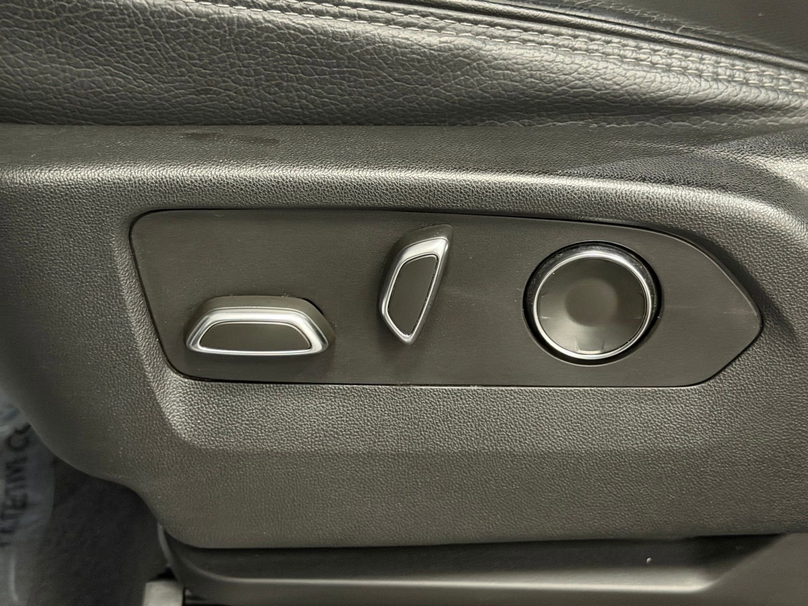 Used 2023 GMC Yukon Denali image 24