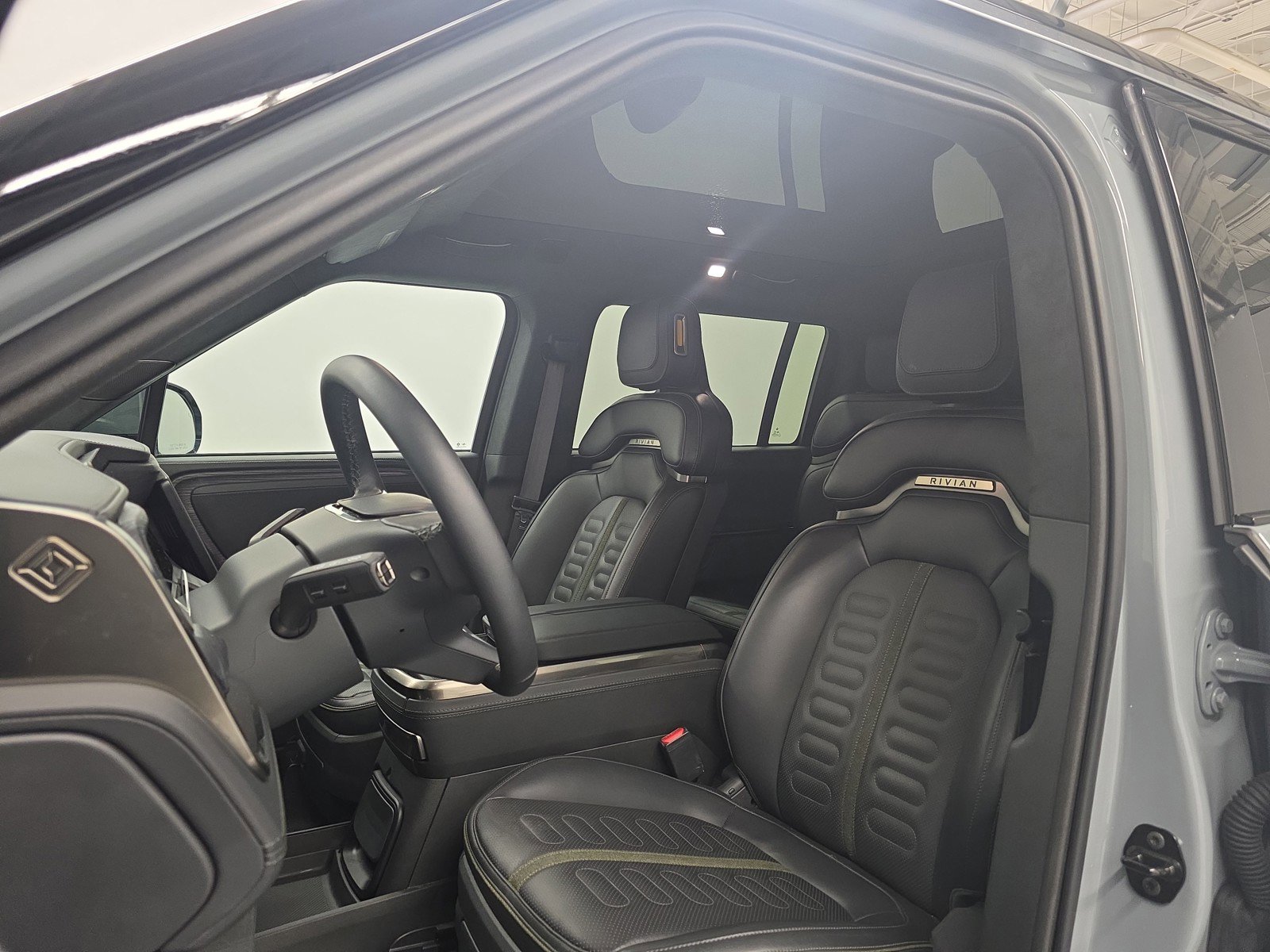 Used 2024 Rivian R1S Adventure image 20