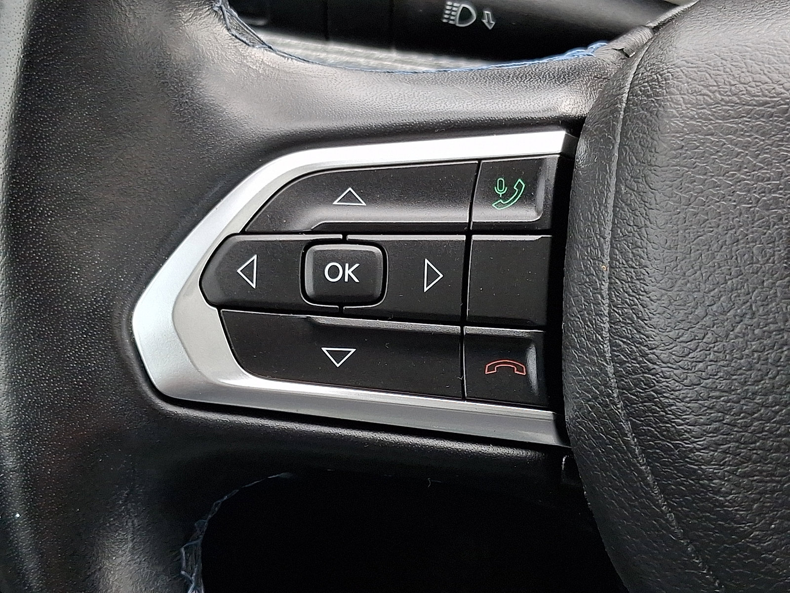 Used 2022 Jeep Compass Latitude w/ Sun and Sound Group AWD/4WD image 22